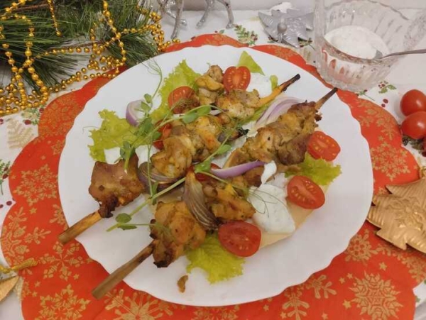 Лепешки с шафрановой курицей и мятным йогуртом Лепешки с шафрановой курицей и мятным йогуртом