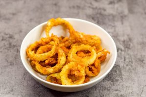 Обжаренные луковые кольца Обжаренные луковые кольца