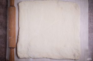 Слоеные пирожки с сыром и луком Слоеные пирожки с сыром и луком