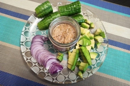 Салат с авокадо и тунцом Салат с авокадо и тунцом