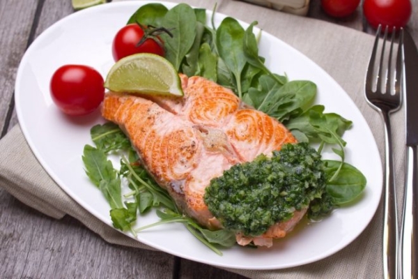 Семга с соусом из чеснока и базилика Семга с соусом из чеснока и базилика