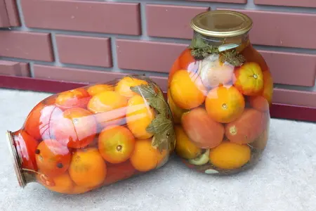 Сладкие консервированные помидоры с лимонной кислотой