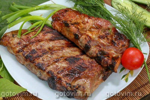 Свиные ребрышки на решетке