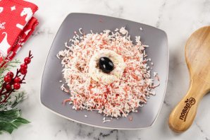 Салат "Рафаэлло" с крабовыми палочками