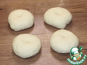 Слоеные пирожки с луком и картошкой