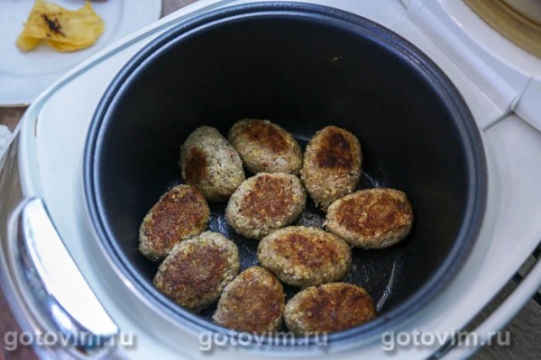 Мясные котлеты с булгуром в мультиварке