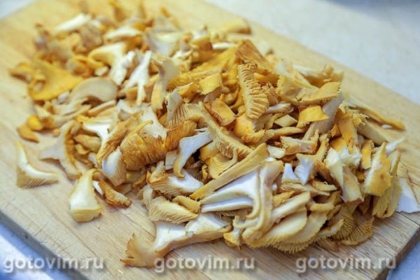 Киш с лисичками и сыром с голубой плесенью Киш с лисичками и сыром с голубой плесенью