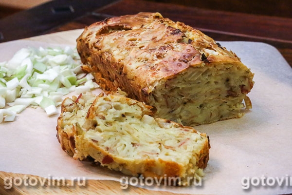 Закусочный кекс с капустой и беконом