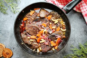 Томленые говяжьи щечки Томленые говяжьи щечки