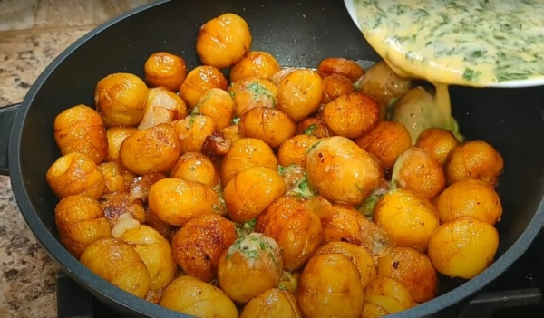 Такое блюдо захочешь снова и снова. Жареная картошка с салом и яйцом: шикарный рецепт Такое блюдо захочешь снова и снова. Жареная картошка с салом и яйцом: шикарный рецепт