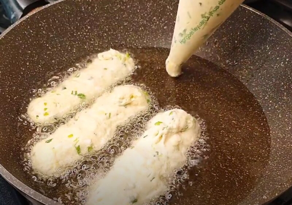 Минутная вкуснятина на завтрак. Ленивые пирожки «Пятиминутки» Минутная вкуснятина на завтрак. Ленивые пирожки «Пятиминутки»