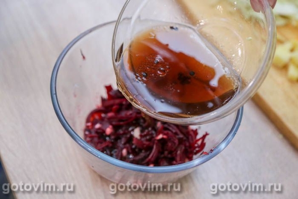 Рубиновый борщ с маринованной свёклой в мультиварке