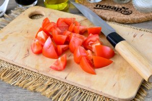 Салат из помидоров с морской капустой Салат из помидоров с морской капустой