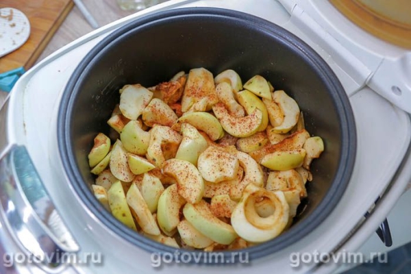 Мясо с яблоками и сладким перцем в мультиварке