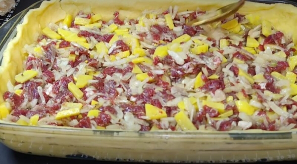 Мой ходовой рецепт на каждый день. Сочный пирог с мясной начинкой: побил все рекорды по скорости приготовления Мой ходовой рецепт на каждый день. Сочный пирог с мясной начинкой: побил все рекорды по скорости приготовления