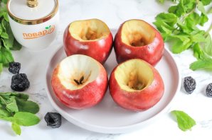Яблоки фаршированные черносливом Яблоки фаршированные черносливом