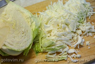 Солянка из квашеной и свежей капусты с нутом и курагой