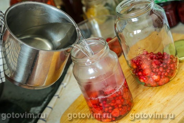 Компот из красной смородины с клубникой на зиму Компот из красной смородины с клубникой на зиму