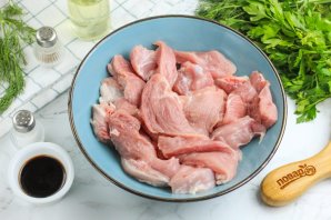 Свиная лопатка на сковороде Свиная лопатка на сковороде