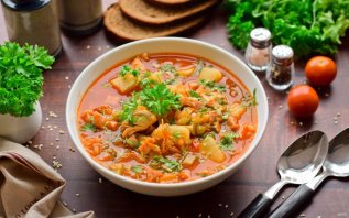 Рассольник с копченой колбасой и перловкой Рассольник с копченой колбасой и перловкой