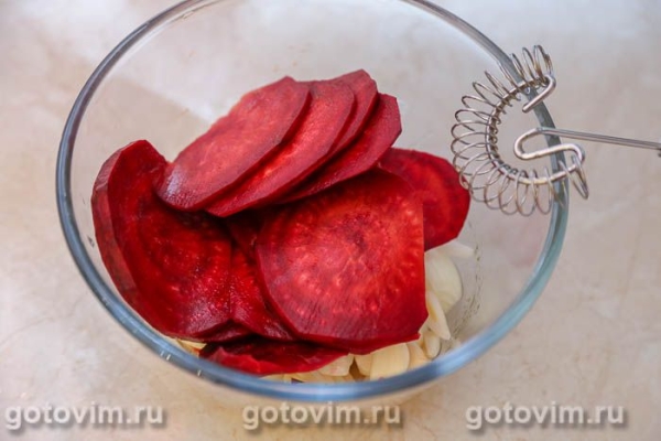 Запеченная свекла с чесноком, луком и перцем чили Запеченная свекла с чесноком, луком и перцем чили