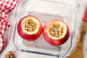 Печеные яблоки в микроволновке Печеные яблоки в микроволновке