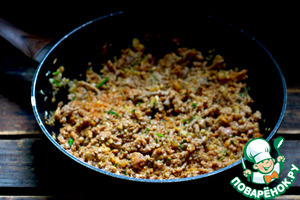 Безглютеновая лепешка с мясом и сыром
