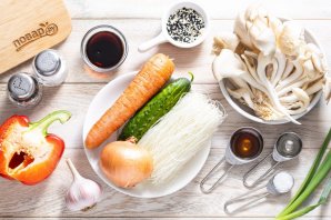 Фунчоза с вешенками и овощами Фунчоза с вешенками и овощами