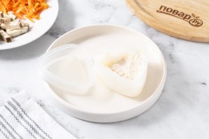 Онигири с корейской морковью Онигири с корейской морковью