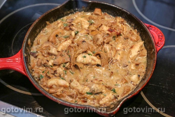 Куриная грудка с лисичками и соусом с голубым сыром Куриная грудка с лисичками и соусом с голубым сыром