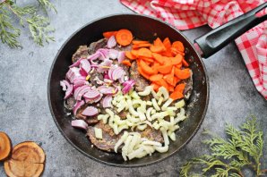 Томленые говяжьи щечки Томленые говяжьи щечки