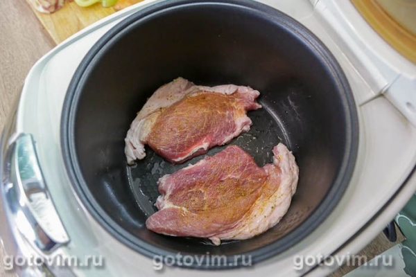 Отбивные из свинины со сванской солью и гарниром в мультиварке