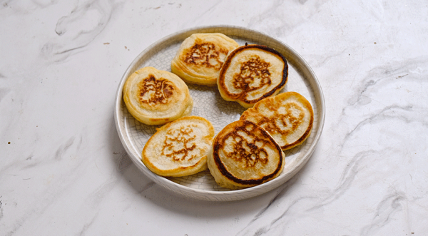 Оладьи на айране, пошаговый рецепт с фото Оладьи на айране, пошаговый рецепт с фото