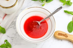 Жареный камамбер с брусничным соусом Жареный камамбер с брусничным соусом