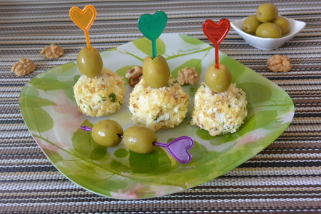 Новогодняя закуска "шарики" Новогодняя закуска "шарики"