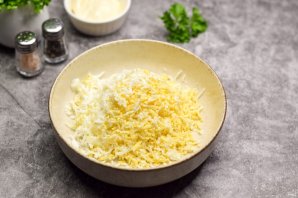 Помидоры под сырной шапочкой Помидоры под сырной шапочкой