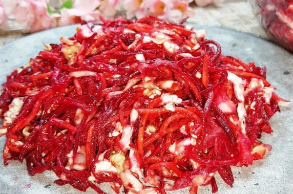 Салат из сырой свеклы, который я могу есть хоть каждый день. Не надоедает: просто и вкусно Салат из сырой свеклы, который я могу есть хоть каждый день. Не надоедает: просто и вкусно