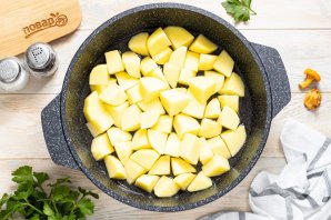 Тушеная картошка с лисичками Тушеная картошка с лисичками