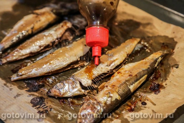 Салака в глазури из терияки, запеченная в духовке Салака в глазури из терияки, запеченная в духовке