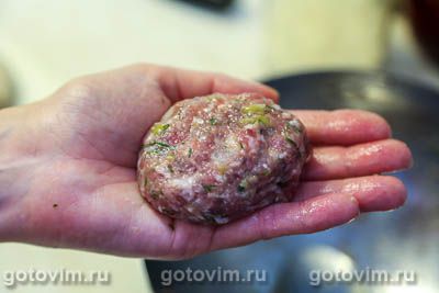 Котлеты с зеленым горошком