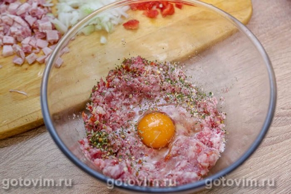 Мясные зразы с яйцом, луком и зеленью в мультиварке Мясные зразы с яйцом, луком и зеленью в мультиварке