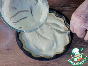 Пирог с творожной начинкой и сливой