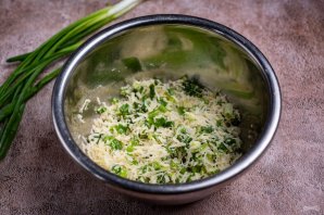 Слоеные пирожки с сыром и луком Слоеные пирожки с сыром и луком