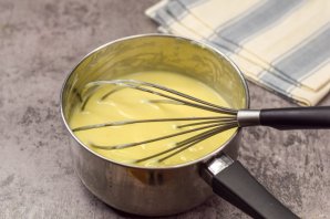 Торт "Наполеон" из готового слоеного теста Торт "Наполеон" из готового слоеного теста