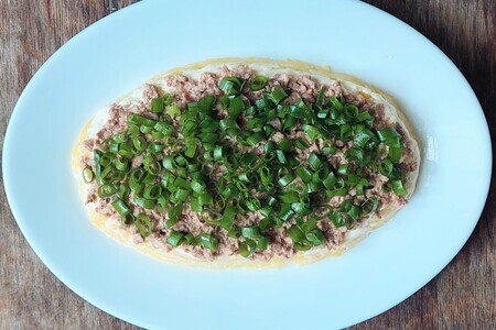 Салат с печенью трески и оливками