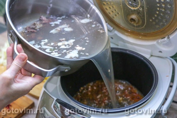 Рубиновый борщ с маринованной свёклой в мультиварке
