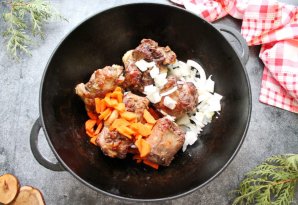 Говяжий хвост с картошкой Говяжий хвост с картошкой