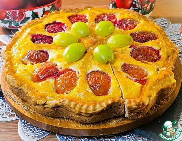 Пирог с творожной начинкой и сливой