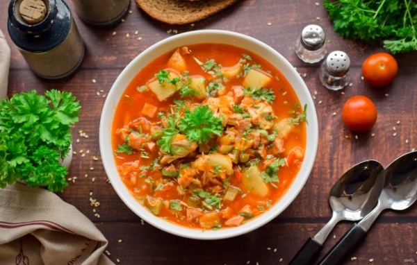 Рассольник с копченой колбасой и перловкой Рассольник с копченой колбасой и перловкой