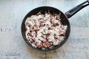 Свиная печень по-строгановски Свиная печень по-строгановски